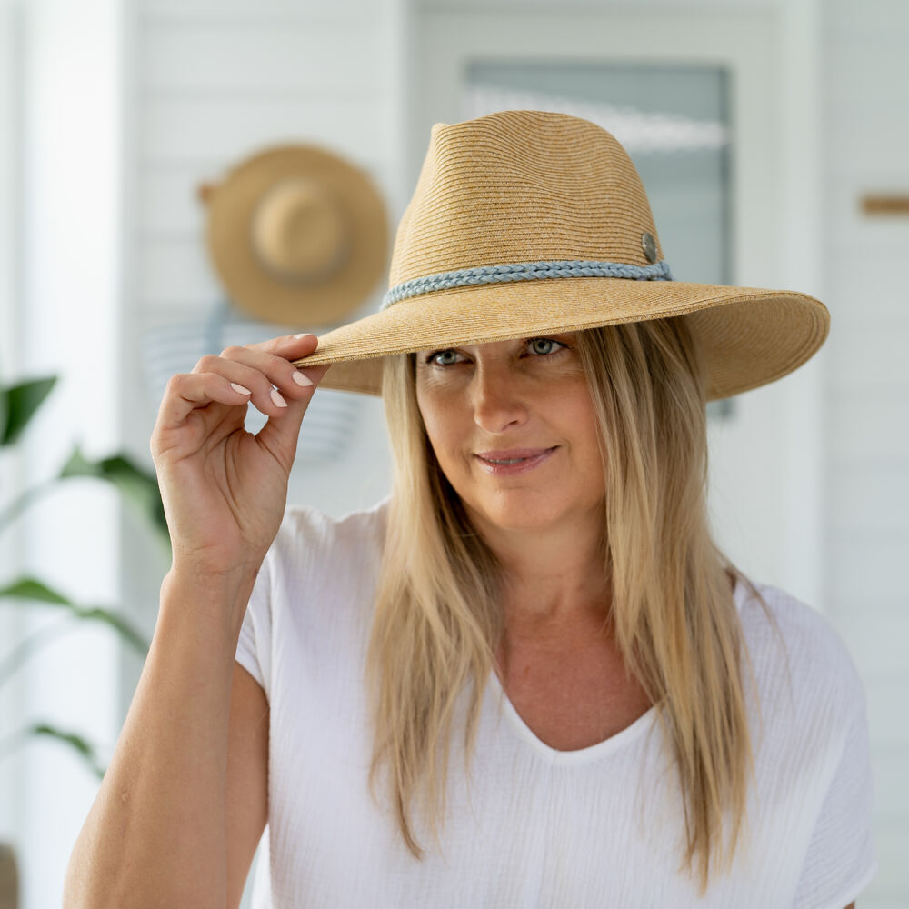 Sundaise | Packable Hat | Annie with Aqua Plait Band