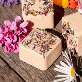 Bath Bomb [B10] · Wildflowers and Honey