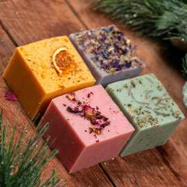 Christmas Botanicals Luxe Bar Set