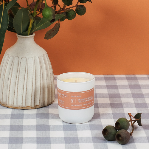 Blackberry · Honeysuckle · Violet Leaf · Golden Amber Aromatic Candle [P03-175]