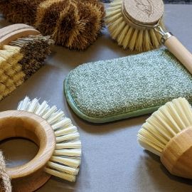 Sponges & Brushes